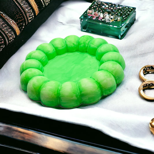 Plateau de vanité à plat circulaire à charme pétillant vert fait à la main Jendore 