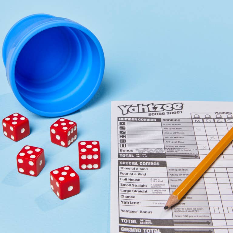 Official Hasbro Gaming Yahtzee Dice Game with Travel Storage Case – G2662