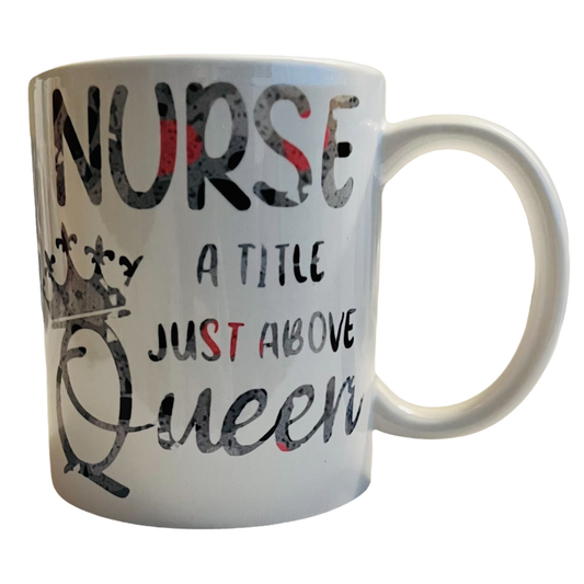 JenDore “Una enfermera, un título justo encima de Queen” 12 oz. Taza de té y café