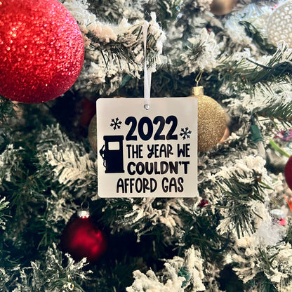 JenDore Ornement de Noël en bois fait à la main « 2022 l'année où nous n'avons pas pu nous permettre d'essence » 