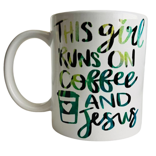 JenDore "Esta chica corre con Jesús y el café/Soy una hija de Dios" 12 oz. Taza de té y café